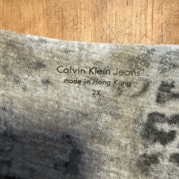 Plus Size Calvin Klein Leopard Print V-Neck Top - Picture 4 of 4